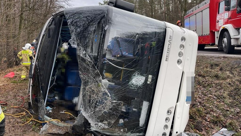 Wypadek litewskiego autokaru koło Krasnegostawu. Kierowca usłyszał zarzut
