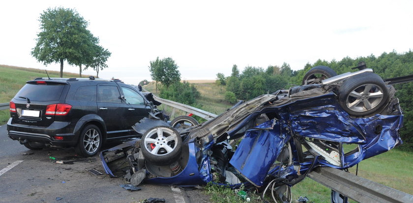 Koszmarny wypadek w Brdowie. Nie żyje pięć osób, szósta walczy o życie