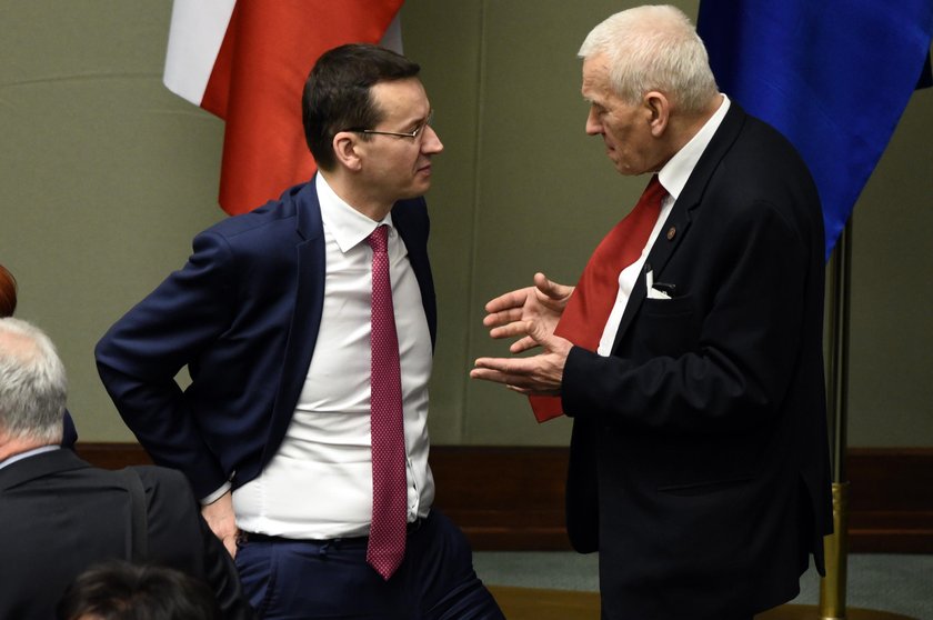 Mateusz Morawiecki jest teraz często przy ojcu w szpitalu