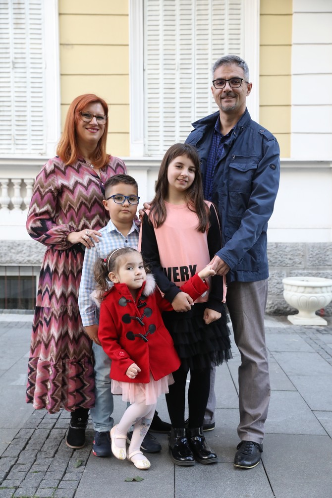 Porodica Antić funkcioniše kao dobro uigran tim, a Jelena u svemu ima bezrezervnu podršku supruga