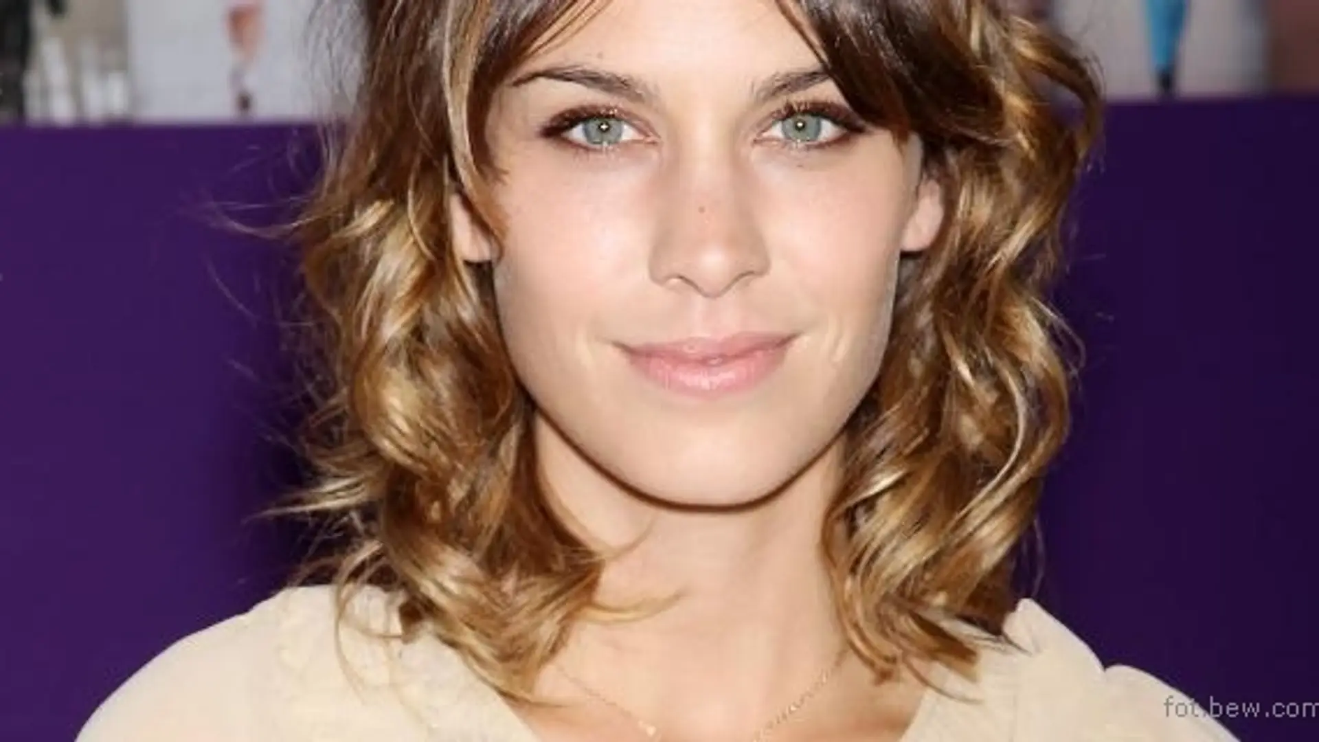 Alexa Chung została twarzą perfum Lacoste