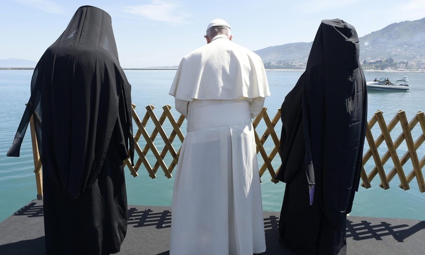 PAPIEŻ FRANCISZEK U UCHODŹCÓW NA LESBOS