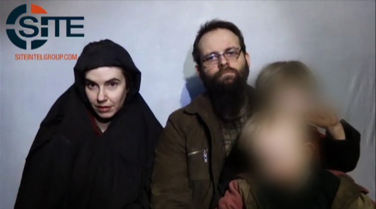 Caitlan Coleman és Joshua Boyle hátizsákos utazás közben került fogságba. Hozzátartozóik ebből a videóból tudták meg, hogy még élnek /Fotó: AFP