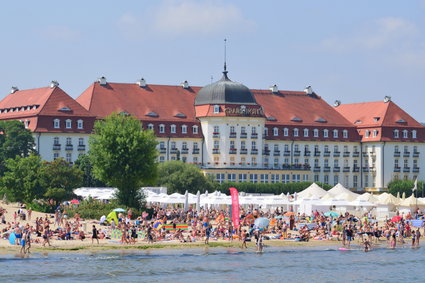 Kurorty szykują się do sezonu i szukają pracowników. Za miesiąc można zarobić nawet 8 tys. zł netto