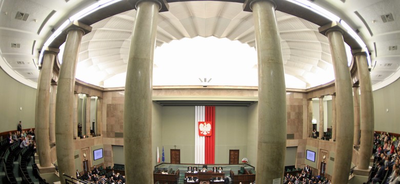 Sensacyjny sondaż! Platforma Obywatelska wyprzedza PiS