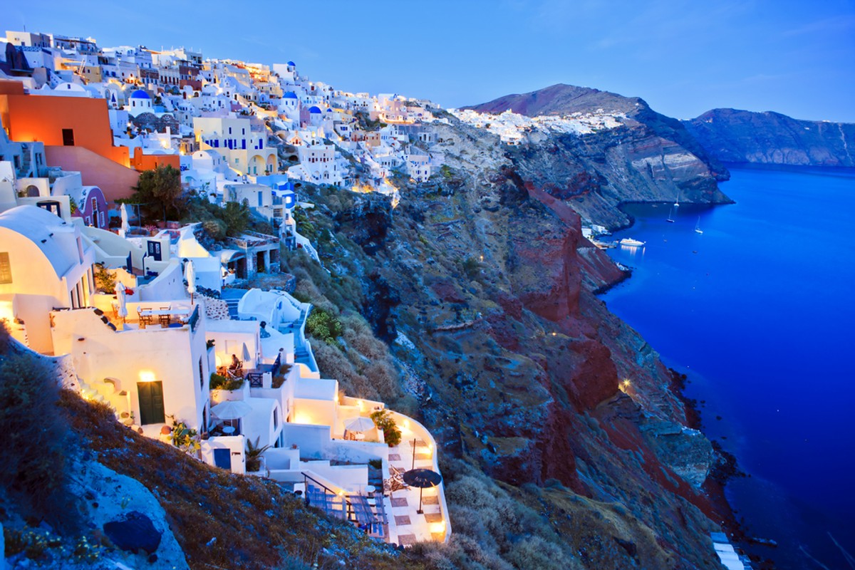 Grecka wyspa Santorini, popularny kierunek wyjazdów turystycznych
