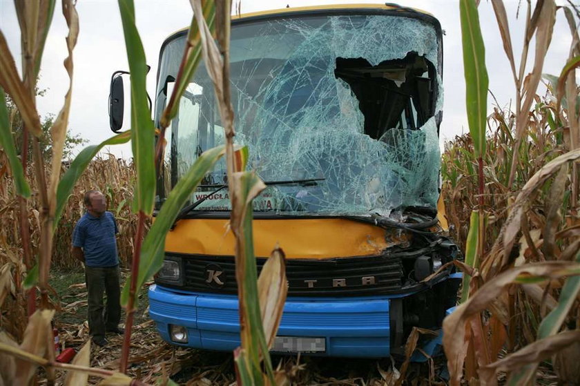 TIR zderzył się z autobusem. Są ranni