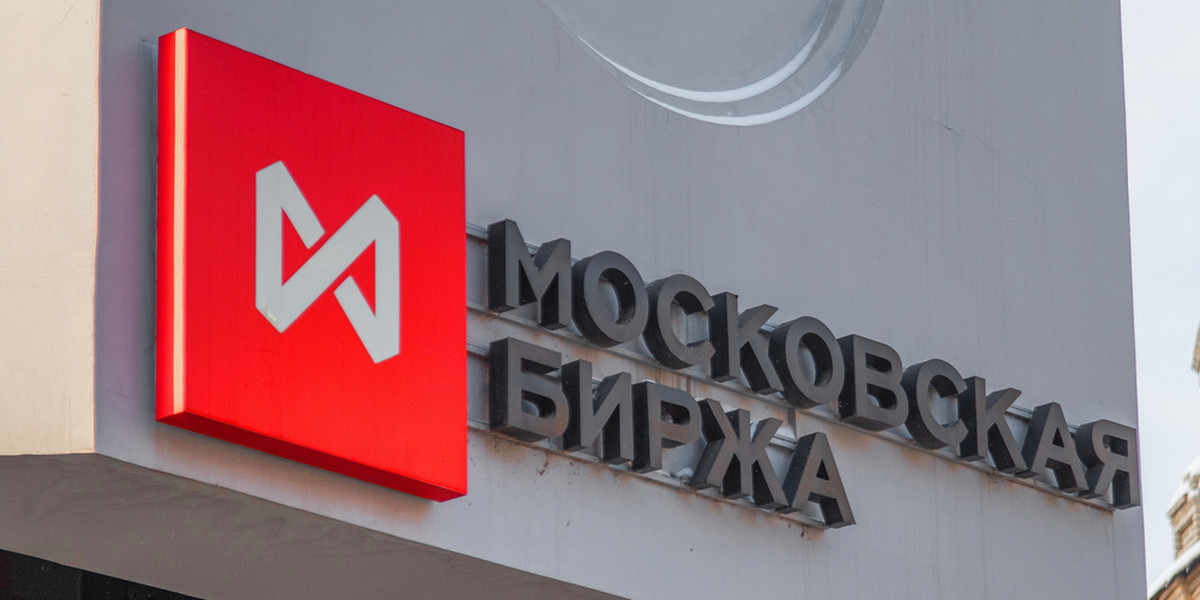 Wstrzymanie notowań na rynku akcji w Moskwie nastąpiło po nałożeniu na Rosję przez USA i kraje Europy surowych sankcji.