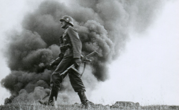 Brytyjski historyk Polska stawiała Niemcom znaczący opór, ale wobec braku pomocy i sowieckiej inwazji nie mogła zrobić więcej.