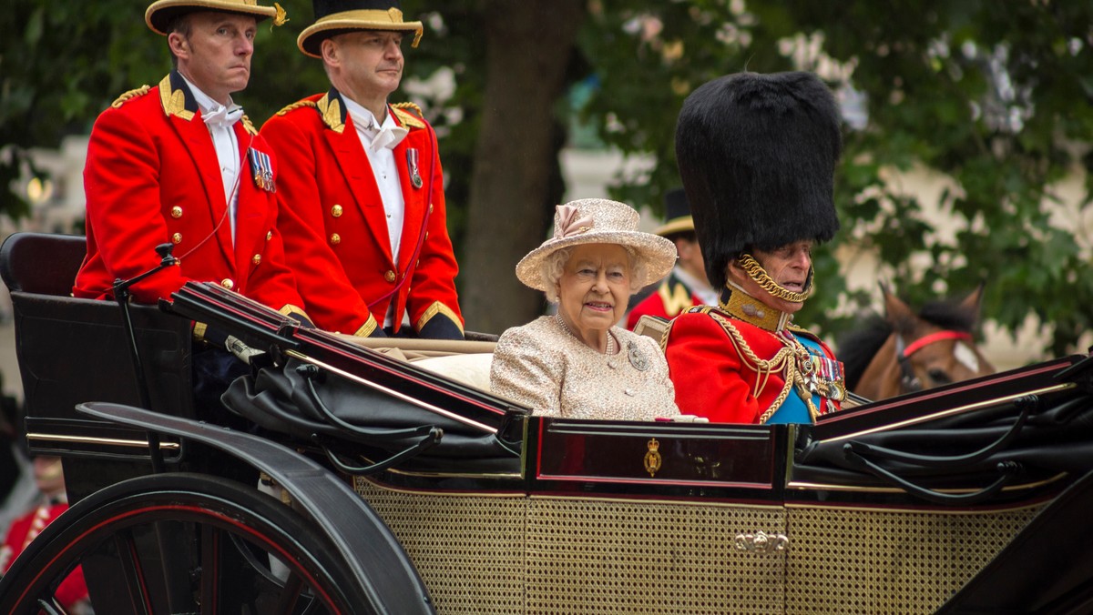 Brytyjska królowa i jej małżonek, książę Edynburga, nie biorą udziału w uroczystości chrztu swojego prawnuka. Nieobecność monarchini podyktowana jest przygotowaniami do czekających ją w tym tygodniu spotkań - podaje "Daily Mail".