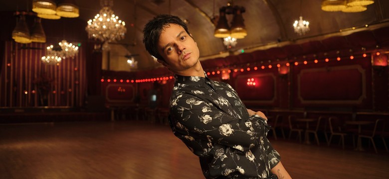 Jamie Cullum bada słabości w nowym singlu