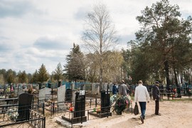 Sutra su MIHOLJSKE ZADUŠNICE: Čim se probudite valja URADITI JEDNU STVAR, a evo šta treba da uradite ako NE MOŽETE DA ODETE NA GROBLJE