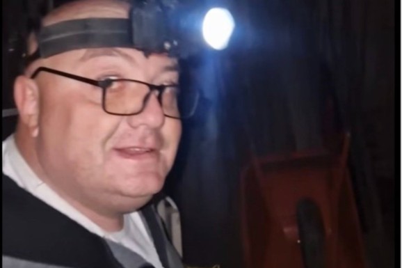 (VIDEO) DRAMA USRED NOĆI! Najpoznatiji srpski zmijolovac uleteo u šupu, a onda je krenuo HAOS: "Nije zmija, drži, ne puštaj!"