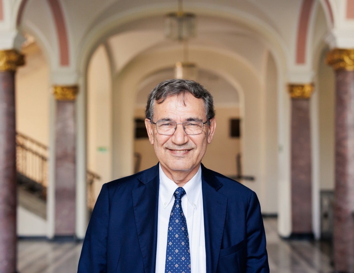 Turecki pisarz, laureat Nagrody Nobla w dziedzinie literatury w 2006 r. Orhan Pamuk podczas wywiadu dla Polskiej Agencji Prasowej