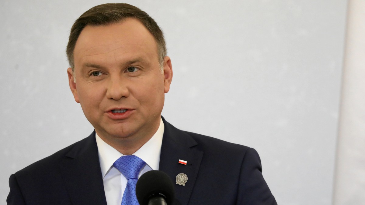 Prezydent Andrzej Duda przedstawił zestaw 15 pytań do proponowanego przez siebie referendum w sprawie konstytucji. Blisko połowa z nich dotyczy kwestii wymienionych już w ustawie zasadniczej.