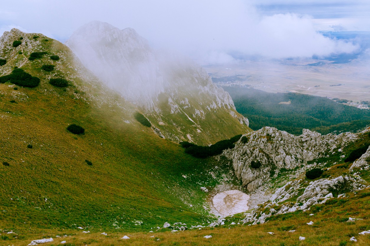 Na turistiku do hôr sa treba náležite vybaviť. (ilustračné foto)