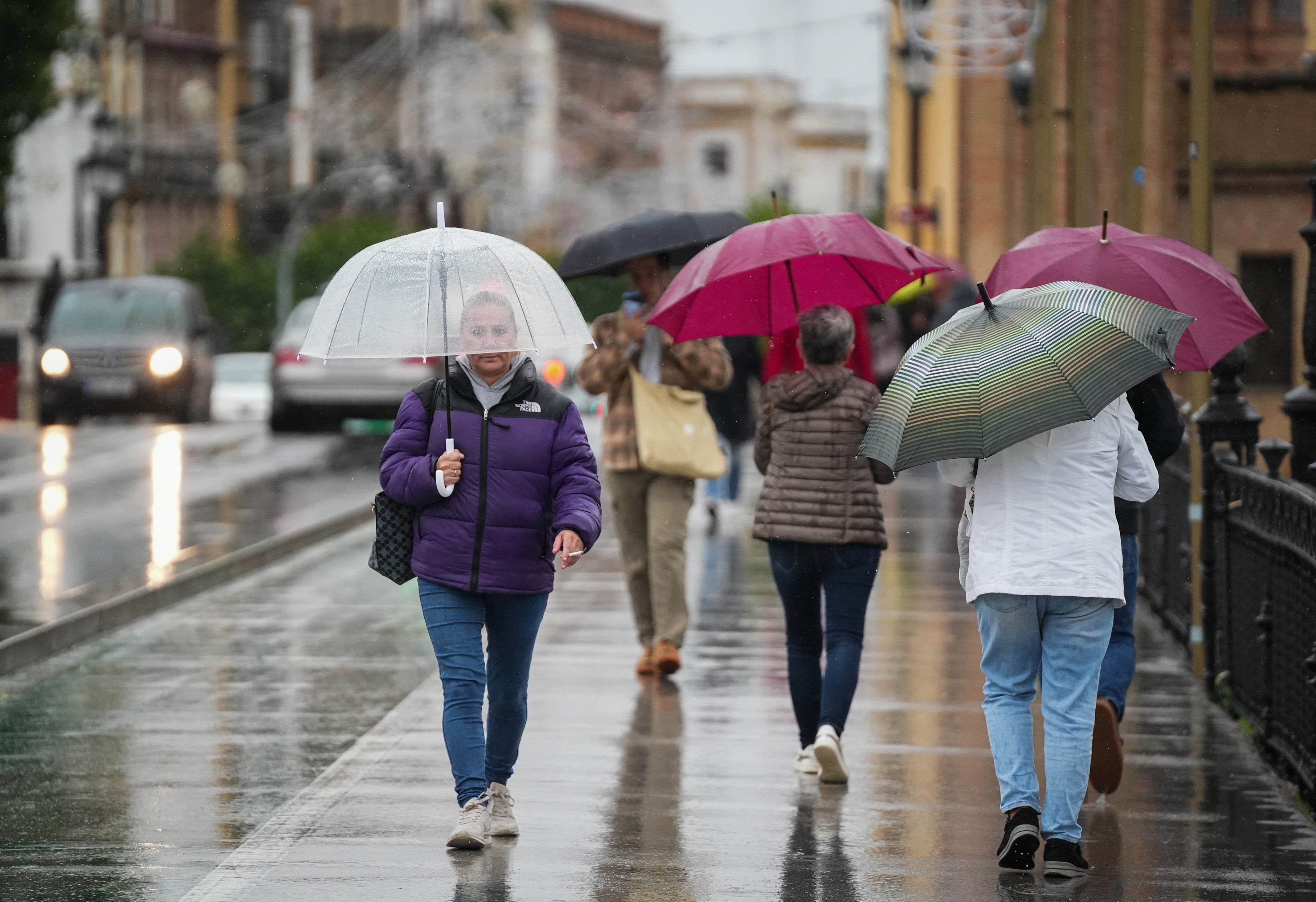 Alerta roja en Valencia y Almería: Lluvias podrían superar 180 litros