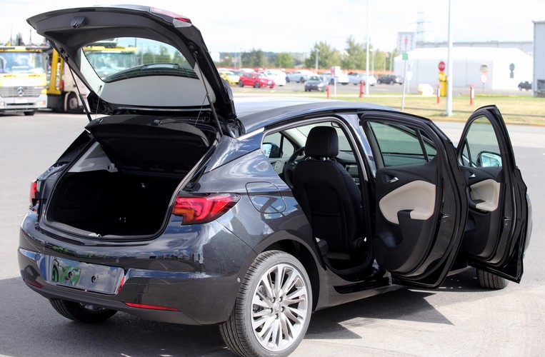 Zatrudnienie w zakładzie zwiększyło się ostatnio do 3,9 tys. osób.<br><br> (zuz) PAP/Andrzej Grygiel