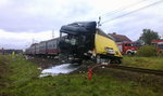Zderzenie ciężarówki z pociągiem. Cztery osoby ranne