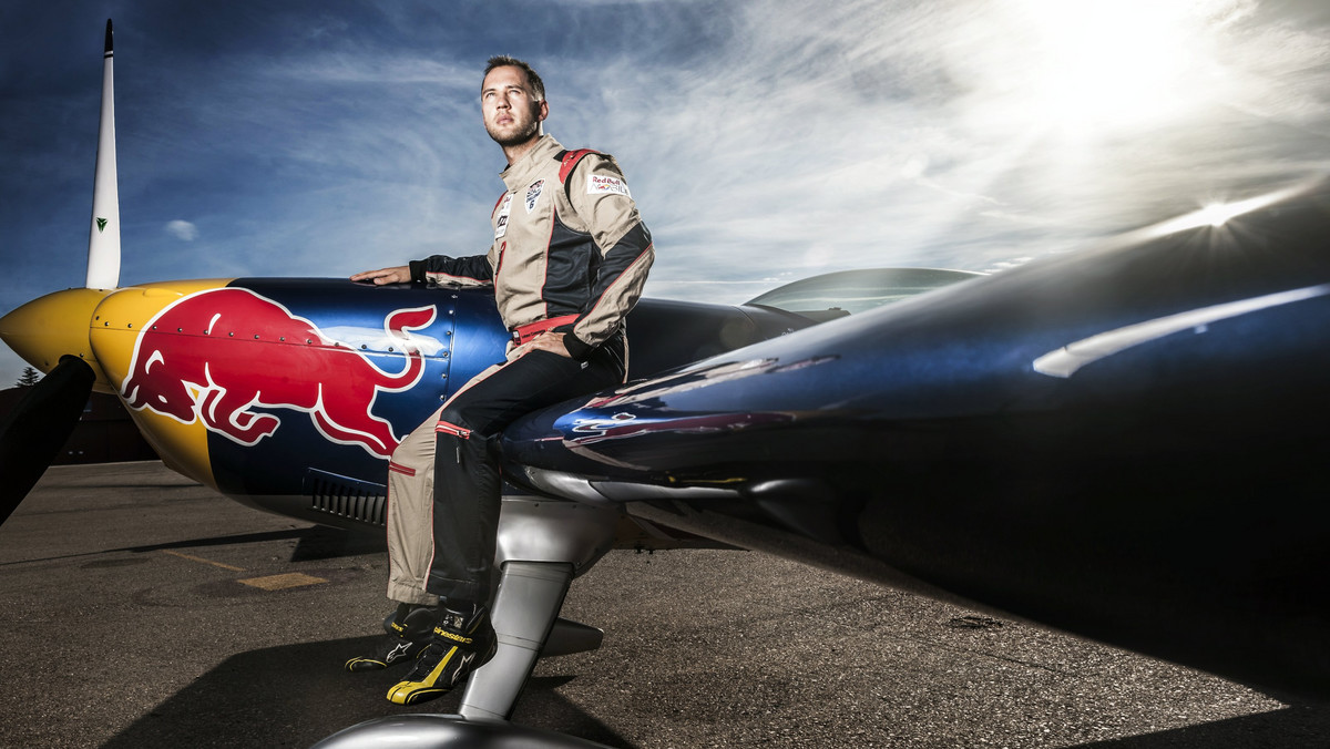Do Challenger Cup 2016, rozgrywanych w ramach mistrzostw świata najszybszej serii motorowej, powraca Polak Łukasz Czepiela. Do klasy dołączają także trzy nowe twarze, w tym pierwsza pilotka w historii Red Bull Air Race.