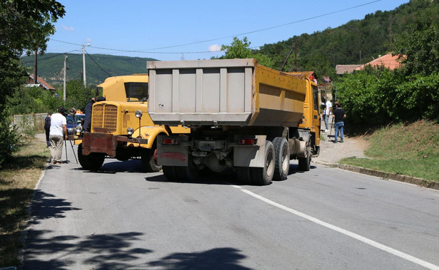 Kosowo postanowiło odroczyć wdrożenie nowego prawa, nakładającego na wszystkich, w tym Serbów mieszkających w Kosowie, obowiązek posiadania kosowskiego dowodu osobistego i tablicy rejestracyjnej.