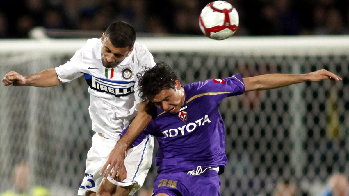 Lider tabeli, Inter Mediolan, po bardzo zaciętym spotkaniu zremisował 2:2 z ACF Fiorentiną w meczu 33. kolejki włoskiej Serie A. W innym spotkaniu SSC Napoli przegrało z FC Parmą 2:3 (1:0).