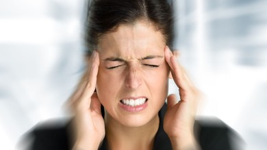 Dlaczego coraz młodsze kobiety doznają udaru mózgu? Co powinno niepokoić?