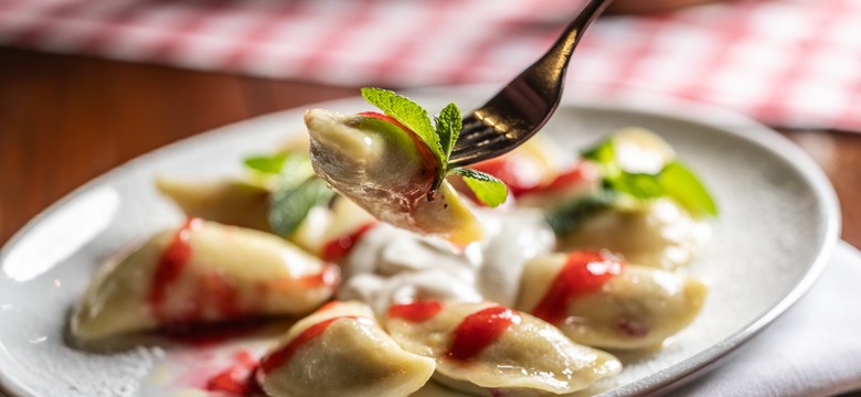 Jak gotować mrożone pierogi? Ten banalnie prosty trik sprawi, że nie będą pękać