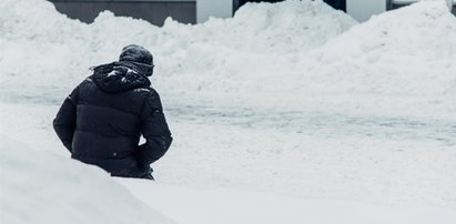 Mężczyzna leżał na chodniku. 10-latek, który go zobaczył, zawstydził dorosłych!