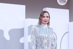 Isabelle Huppert podczas 80. Międzynarodowego Festiwalu Filmowego w Wenecji, 2 września 2023 r.