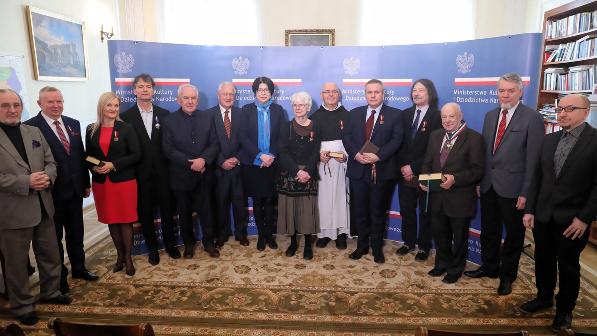 Stanisław Brudny, Miesięcznik "Kino" i Kwartet Wilanów znaleźli się wśród odznaczonych medalami "Zasłużony Kulturze Gloria Artis". Medale są wyrazem uznania i długu, jaki Polska zaciągnęła u państwa - mówiła w środę wiceszefowa MKiDN Wanda Zwinogrodzka.