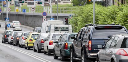 Pojedziesz tylko 30 km/h! Ostre hamowanie w miastach!