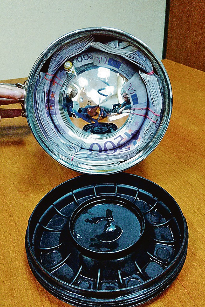 Neverovatno otkriće: termos filovan evrima