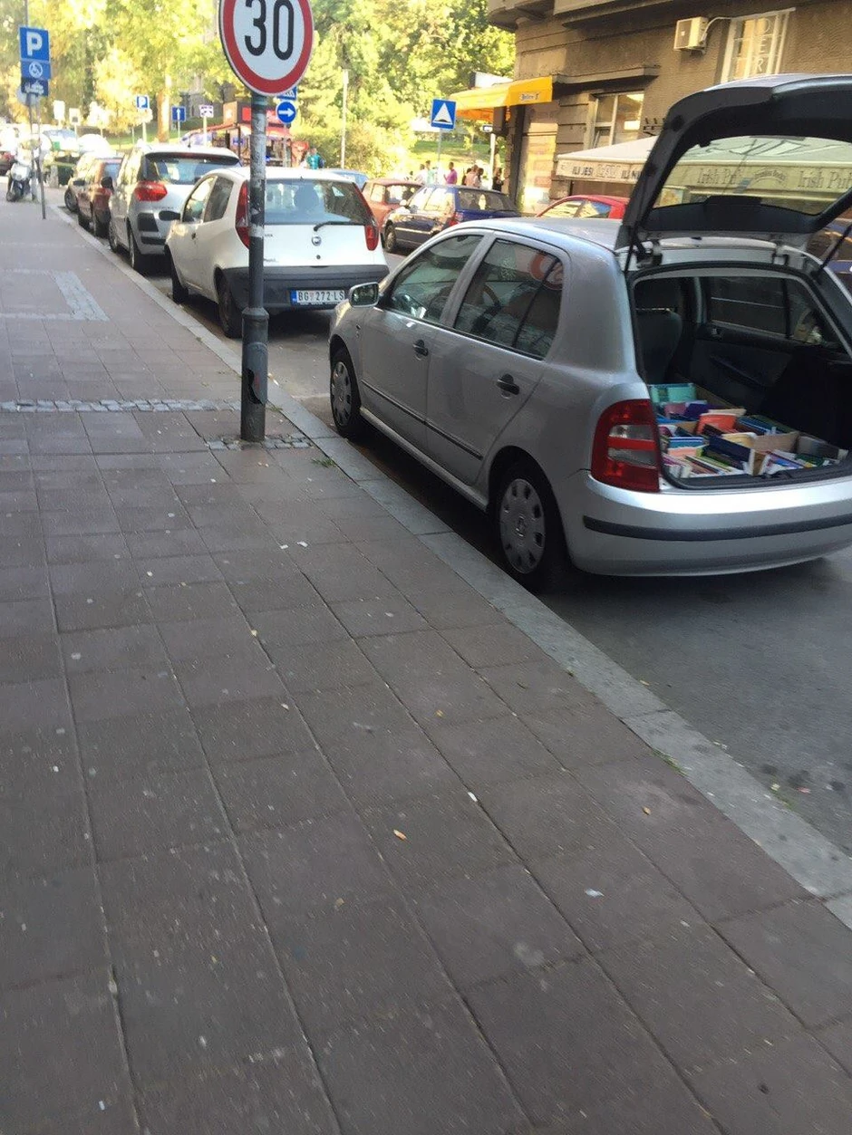 Prodavci udžbenika sada su u okolnim ulicama