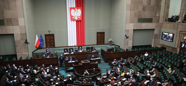 Senat przez pomyłkę zagłosował za karami dla organizacji społecznych. Błąd naprawił Sejm