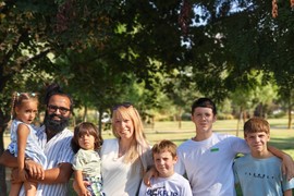 Indija i Srbija bez granica: Ljubav Dunje i Jaša, šestoro dece i zajednički restoran u Novom Sadu