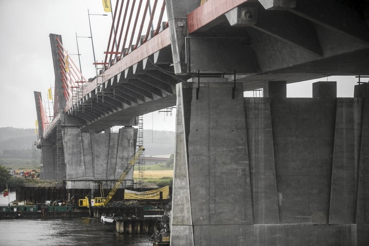 Most na Wiśle pod Kwidzynem znajduje się w ciągu drogi krajowej nr 90. Jest obiektem typu extradosed, podobnym do mostu wantowego, o długości ponad 800 m. Wraz z estakadami dojazdowymi 1867 m długości.