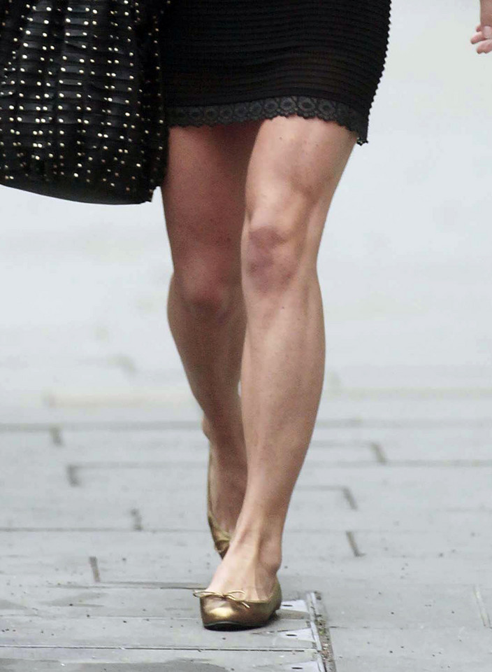 Ноги ее были видны. Пиппа Миддлтон ножки. Кейт Миддлтон ноги. Пиппа Миддлтон ноги. Педикюр Кейт Миддлтон.