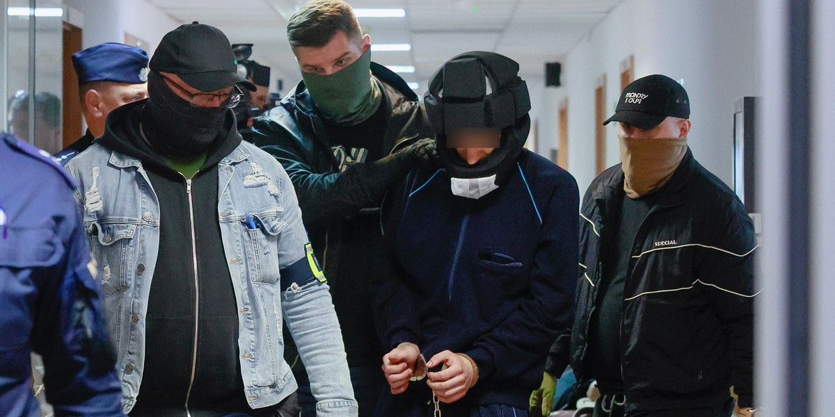 Mieszka R. w sądzie w maju 2025 r. przed posiedzeniem aresztowym
