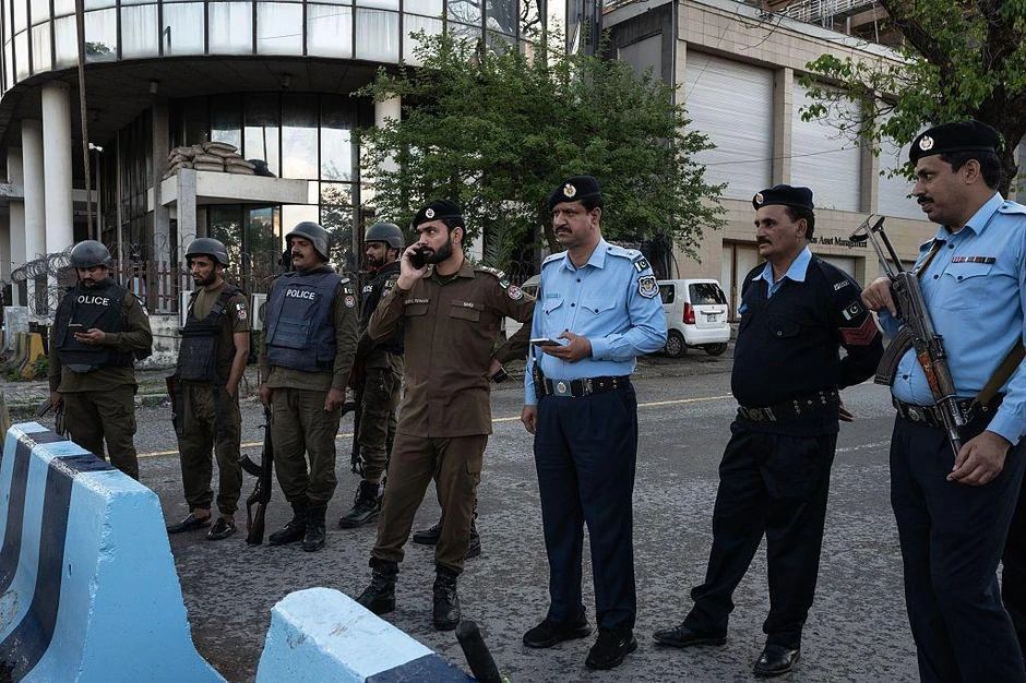 Ulice Islamabada su utihnule kada su na njih razmešteni policajci i pripadnici snaga bezbednosti tokom priprema za mirovne pregovore Amerike i Irana | Foto: Getty Images
