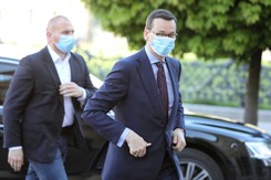 Restauracje, fryzjerzy, kosmetyczki... Mateusz Morawiecki podał datę otwarcia