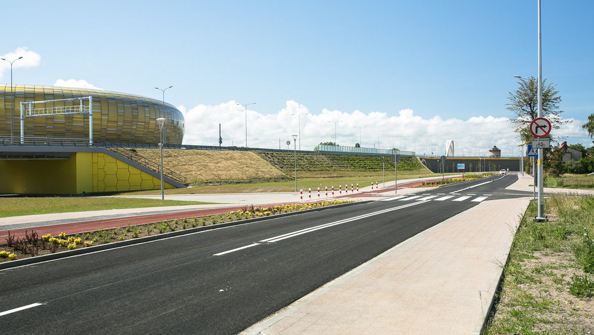 Zakończył się remont blisko 400-metrowego fragmentu ul. Uczniowskiej w bezpośrednim sąsiedztwie gdańskiego stadionu w Letnicy. Remont zakończono o trzy tygodnie szybciej, niż pierwotnie planowano.