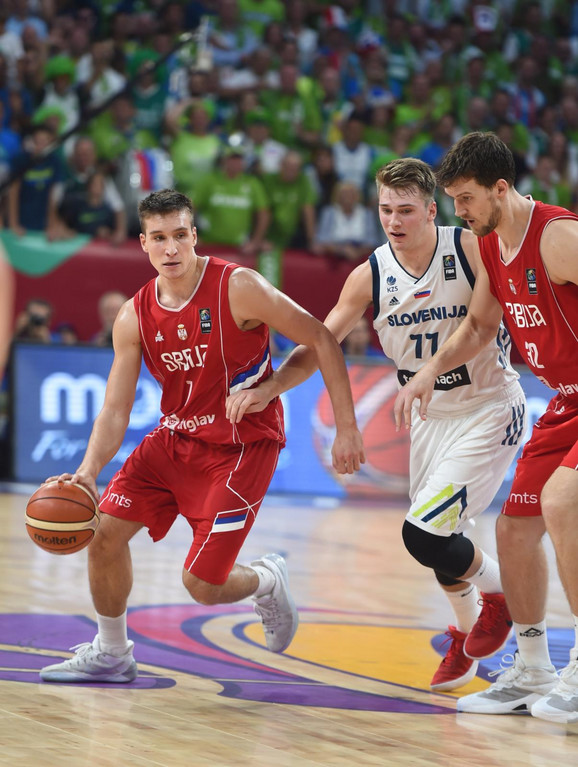 Bogdan Bogdanović i Ognjen Kuzmić na meču sa Slovenijom