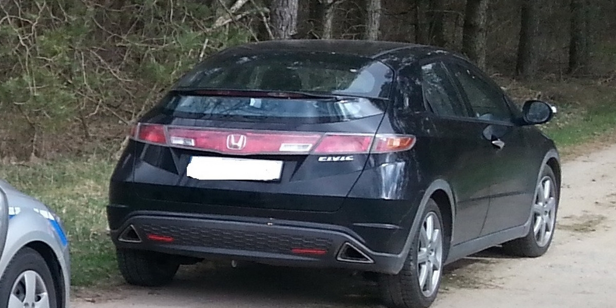 Złodziejowi zepsuło się auto. Chcieli mu pomóc policjanci