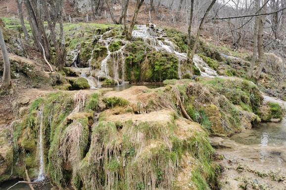 (FOTO) RAJSKI SLAPOVI SRBIJE Taorska vrela kriju LEKOVITE TAJNE, usamljenu vodenicu i čudo prirode