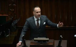 Kowalski wszedł na sejmową mównicę i... tego w Sejmie jeszcze nie było [WIDEO]