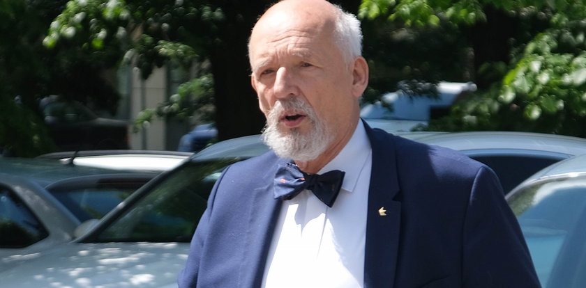 Korwin-Mikke miał stłuczkę. Okazało się, że nie ma ważnego prawa jazdy