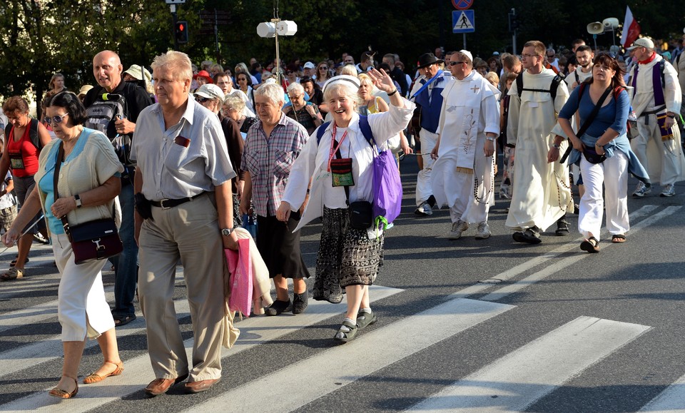 Pielgrzymi z Warszawy w drodze na Jasną Górę