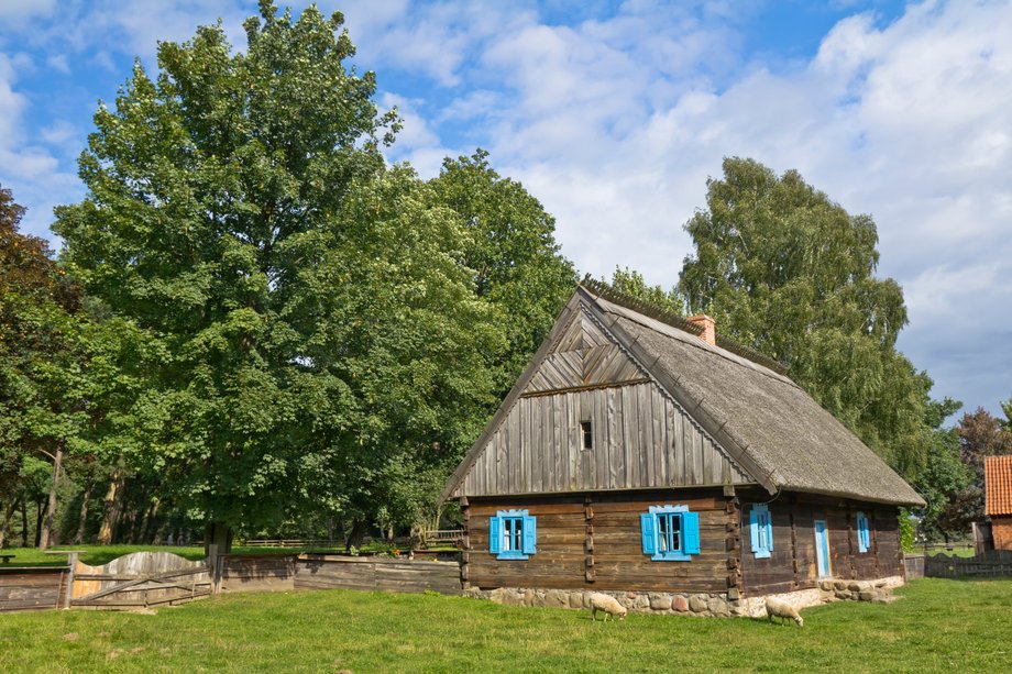 Jeden z wielu starych wiejskich domków, które można zobaczyć na Mazurach