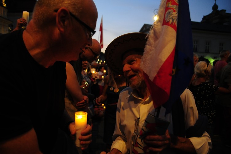 Protest pod Pałacem Prezydenckim, fot. Maciek Suchorabski